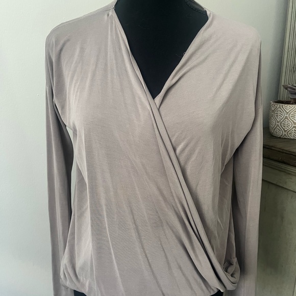 ⭐️ $5 Bundled w/ Any Item⭐️ - Picture 2 of 3